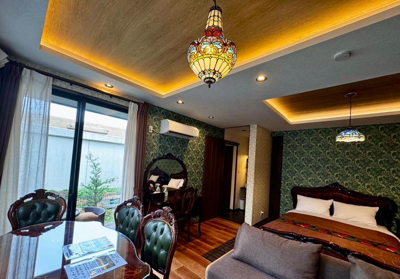 Yufuin Lamp No Yado Hotel Exterior photo